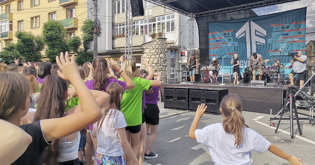 Illés-dalok, Rúzsa Magdi és Halott Pénz a nagyszínpadon